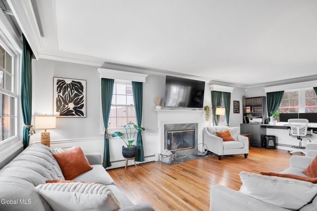 2 Madrid Court, Clifton Park, NY 12065