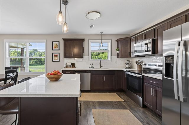210 Ardell Dr, Clarksville, TN 37040