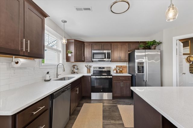210 Ardell Dr, Clarksville, TN 37040