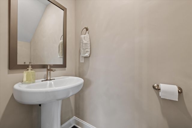 210 Ardell Dr, Clarksville, TN 37040