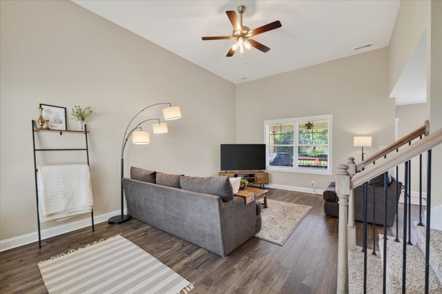 210 Ardell Dr, Clarksville, TN 37040