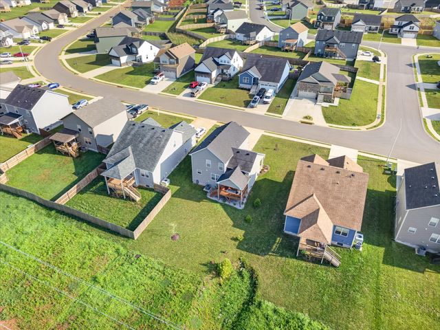 210 Ardell Dr, Clarksville, TN 37040