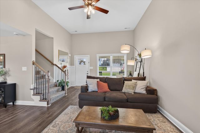 210 Ardell Dr, Clarksville, TN 37040