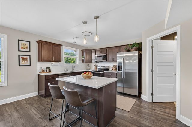 210 Ardell Dr, Clarksville, TN 37040