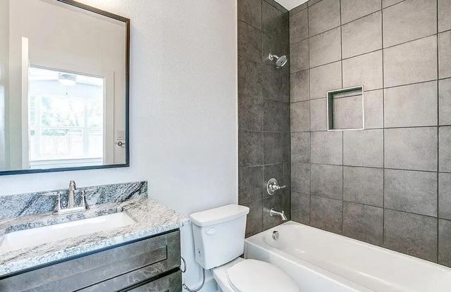 13325 Bee Street 403, Farmers Branch, TX 75234