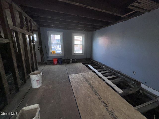 216 Front Street, Schenectady, NY 12305