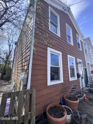 216 Front Street, Schenectady, NY 12305