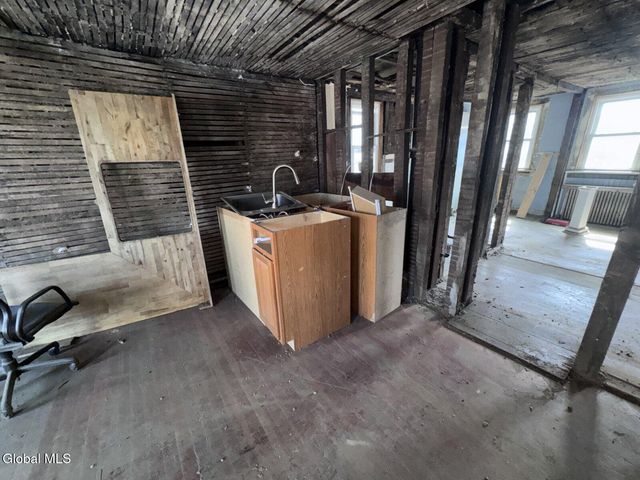 216 Front Street, Schenectady, NY 12305