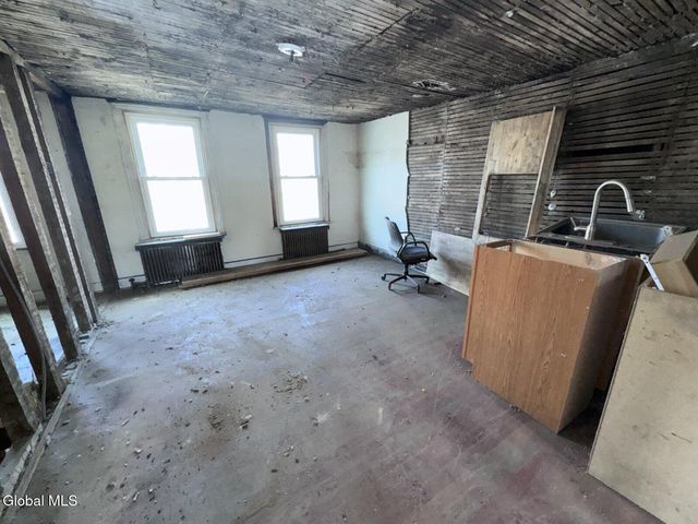 216 Front Street, Schenectady, NY 12305