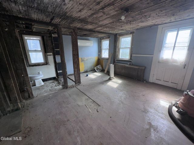 216 Front Street, Schenectady, NY 12305