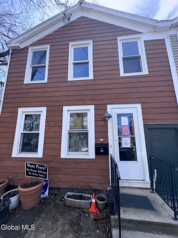 216 Front Street, Schenectady, NY 12305
