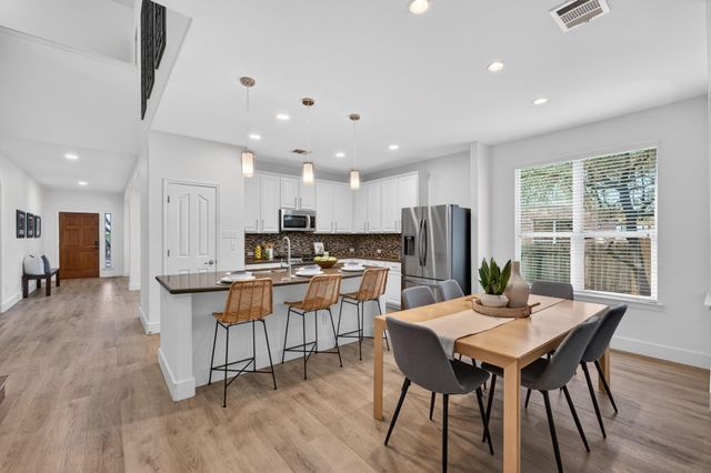 8025 Levata DR, Austin, TX 78739