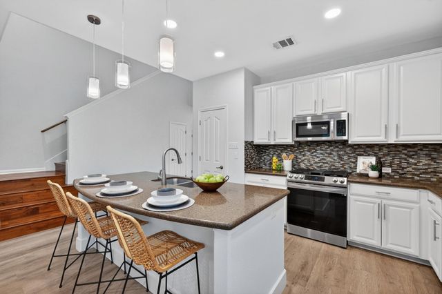 8025 Levata DR, Austin, TX 78739