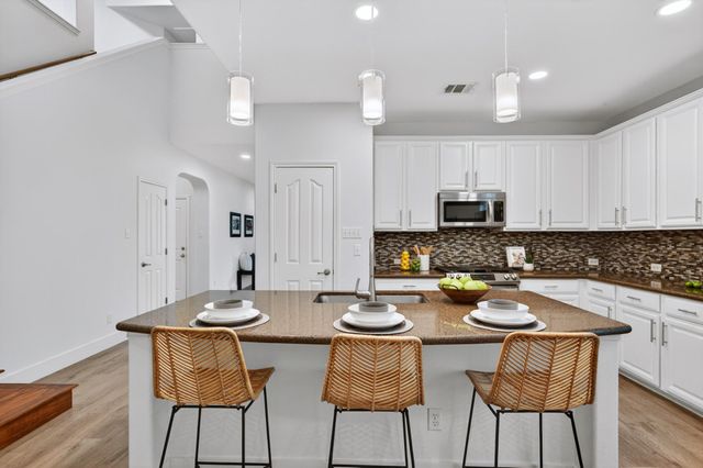8025 Levata DR, Austin, TX 78739