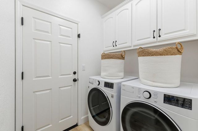 2454 Bracco Way, Riverbank, CA 95367