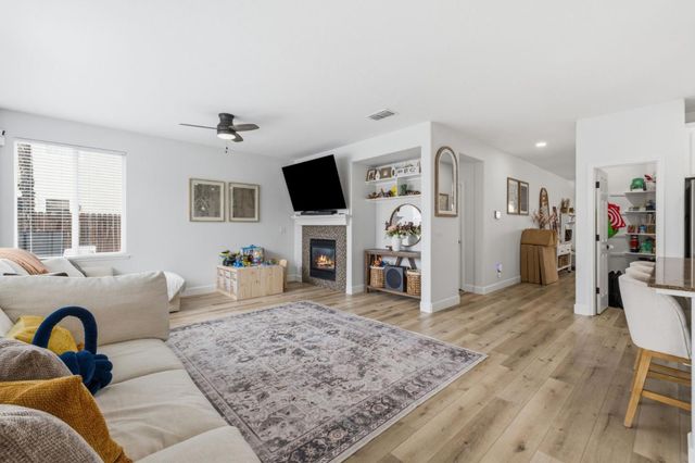 2454 Bracco Way, Riverbank, CA 95367