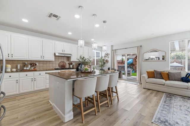 2454 Bracco Way, Riverbank, CA 95367