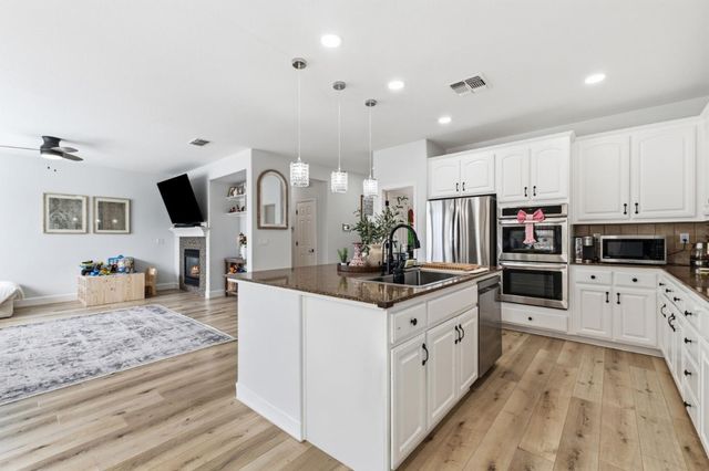 2454 Bracco Way, Riverbank, CA 95367