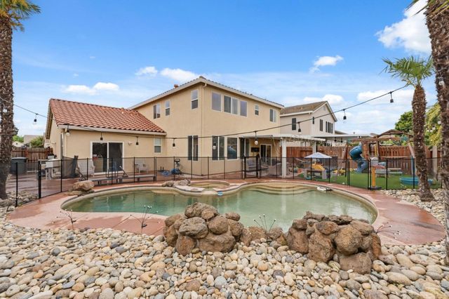 2454 Bracco Way, Riverbank, CA 95367