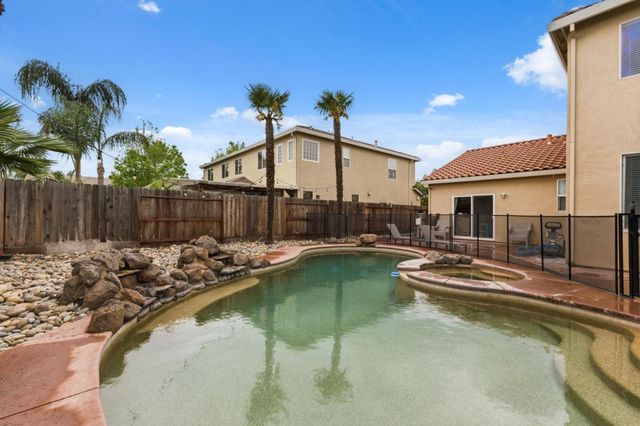 2454 Bracco Way, Riverbank, CA 95367