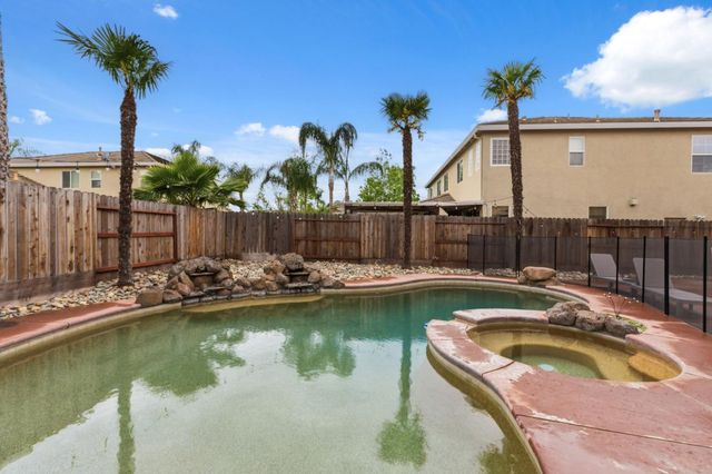 2454 Bracco Way, Riverbank, CA 95367