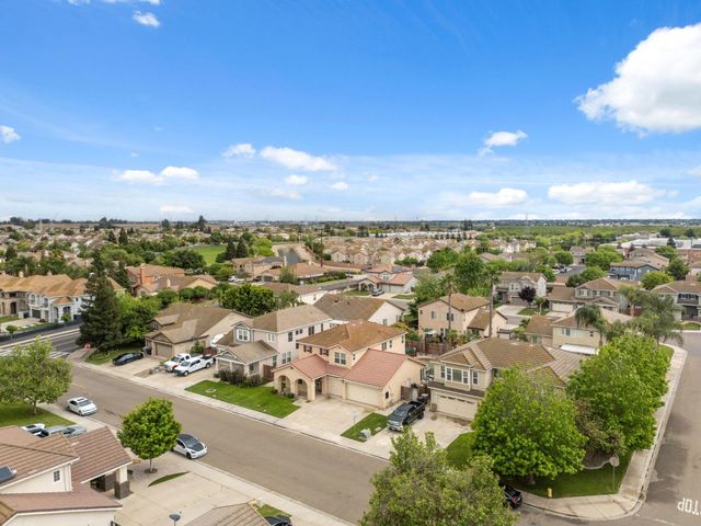 2454 Bracco Way, Riverbank, CA 95367