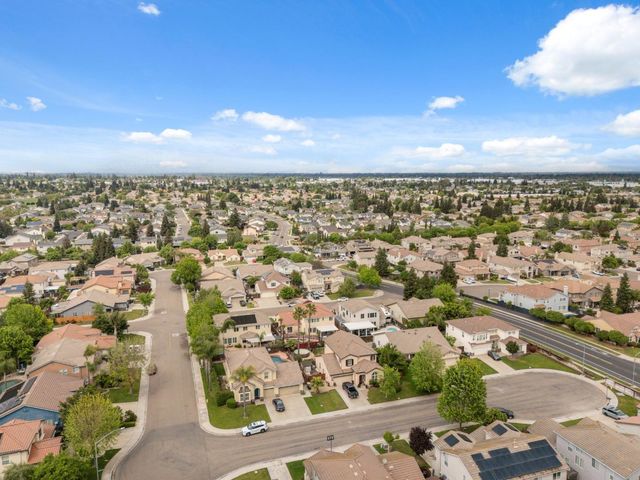 2454 Bracco Way, Riverbank, CA 95367