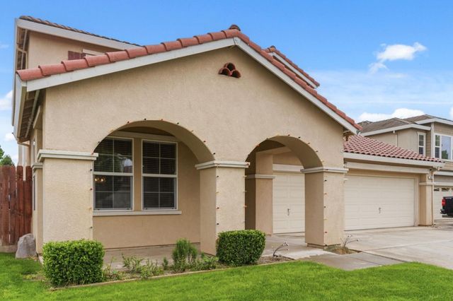 2454 Bracco Way, Riverbank, CA 95367