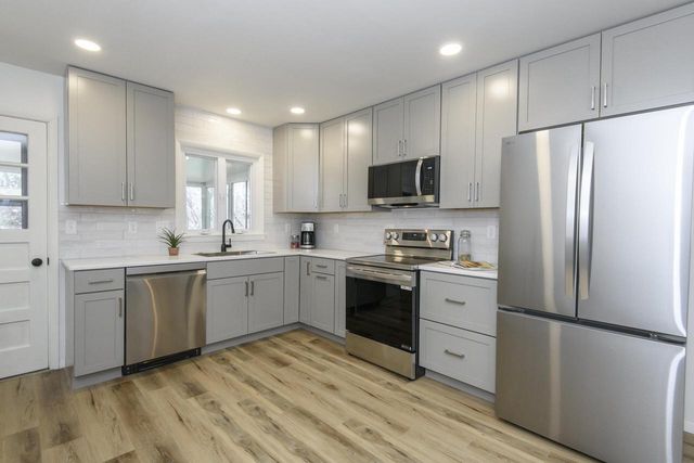 745 N Green Bay ROAD, Grafton, WI 53024