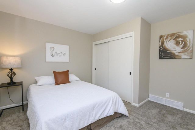 745 N Green Bay ROAD, Grafton, WI 53024