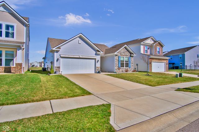 2566 Creek Bank Drive, Columbus, IN 47201