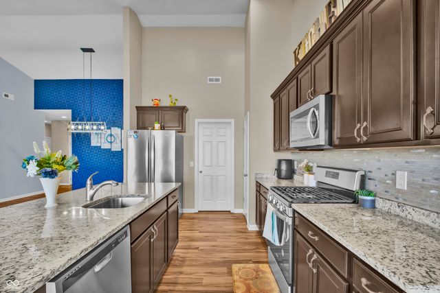 2566 Creek Bank Drive, Columbus, IN 47201