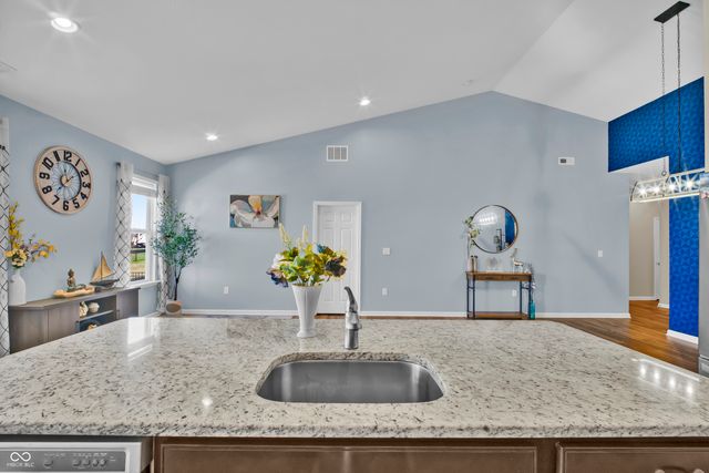 2566 Creek Bank Drive, Columbus, IN 47201