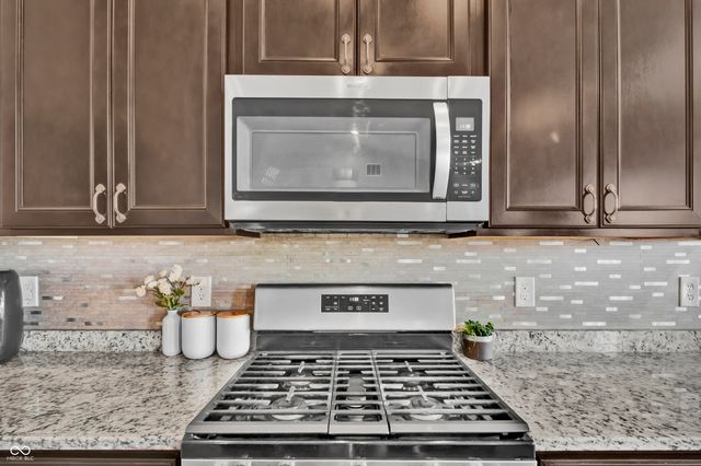 2566 Creek Bank Drive, Columbus, IN 47201