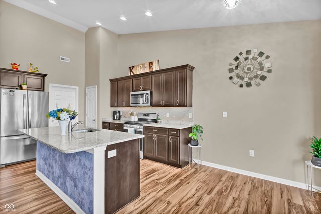 2566 Creek Bank Drive, Columbus, IN 47201