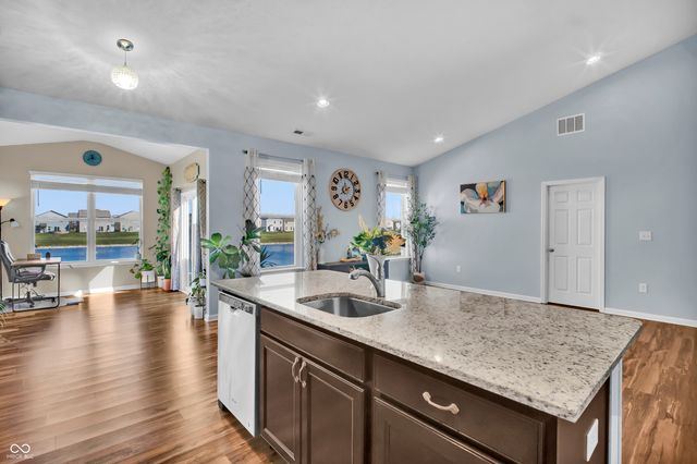 2566 Creek Bank Drive, Columbus, IN 47201