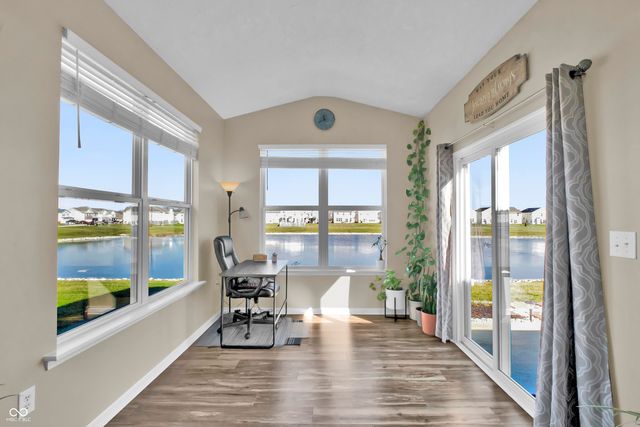 2566 Creek Bank Drive, Columbus, IN 47201