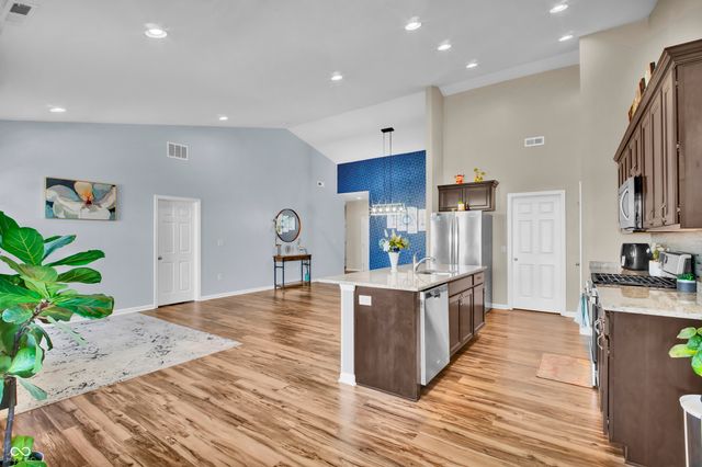 2566 Creek Bank Drive, Columbus, IN 47201