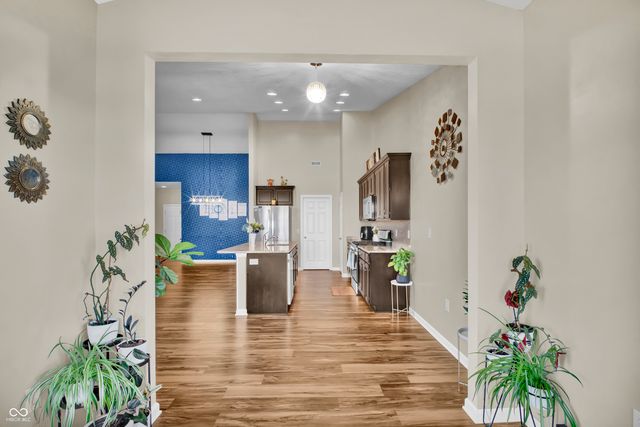 2566 Creek Bank Drive, Columbus, IN 47201