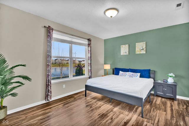 2566 Creek Bank Drive, Columbus, IN 47201