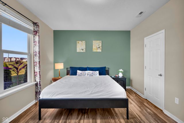 2566 Creek Bank Drive, Columbus, IN 47201