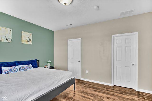 2566 Creek Bank Drive, Columbus, IN 47201