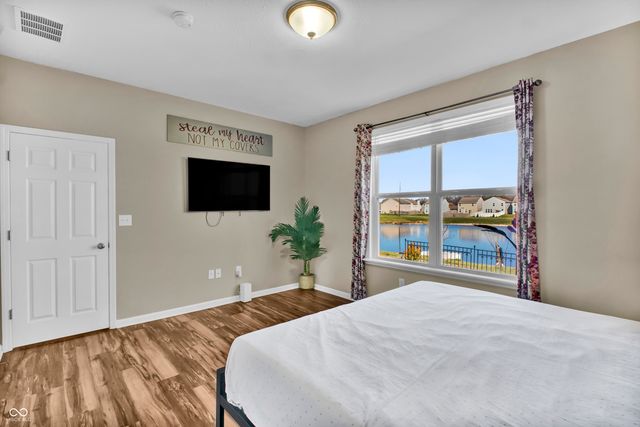 2566 Creek Bank Drive, Columbus, IN 47201