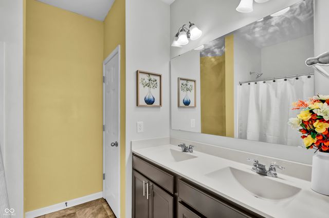 2566 Creek Bank Drive, Columbus, IN 47201