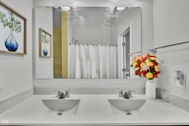 2566 Creek Bank Drive, Columbus, IN 47201