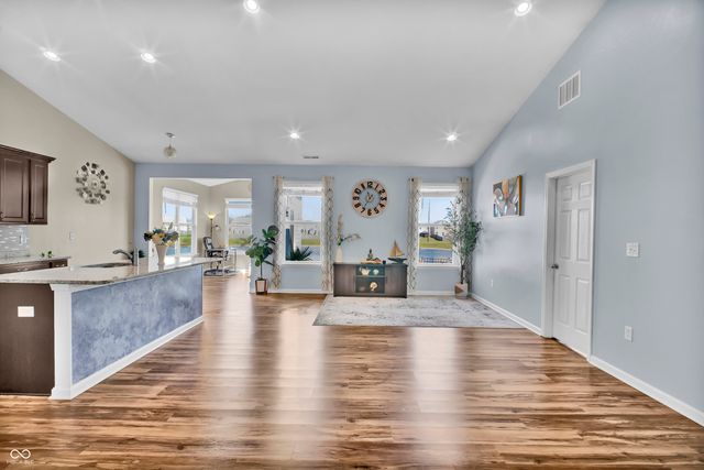 2566 Creek Bank Drive, Columbus, IN 47201