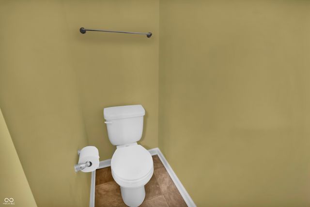 2566 Creek Bank Drive, Columbus, IN 47201