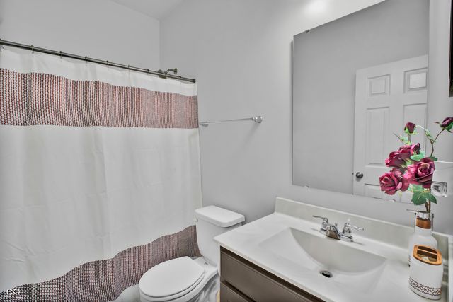 2566 Creek Bank Drive, Columbus, IN 47201