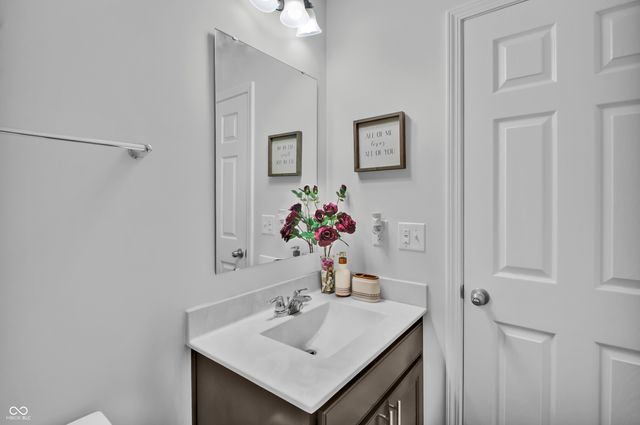 2566 Creek Bank Drive, Columbus, IN 47201