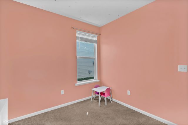 2566 Creek Bank Drive, Columbus, IN 47201